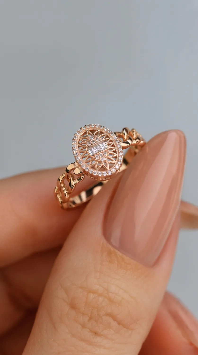 Zincir motifli kordonu ve ışıltılı oval deseni olan 14 ayar pembe altın yüzük